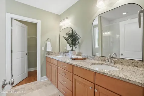 1052 Holly Lane Jacksonville FL 32207