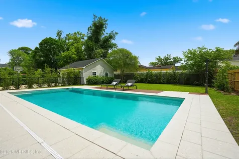 1052 Holly Lane Jacksonville FL 32207