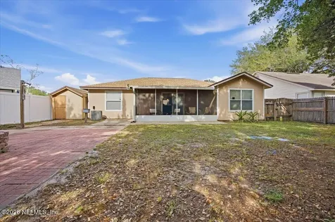8139 Fieldside Drive W Jacksonville FL 32244