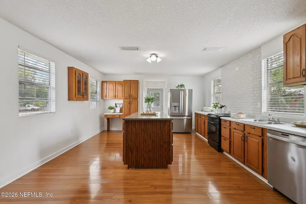 213 Jackson Avenue N Jacksonville FL 32220