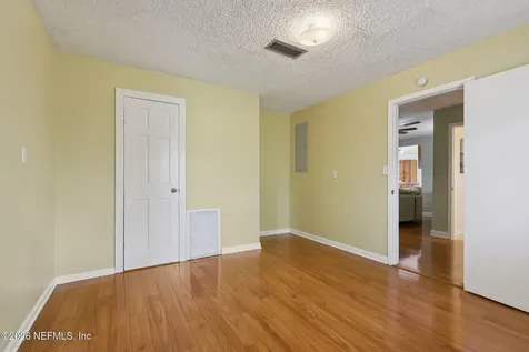 213 Jackson Avenue N Jacksonville FL 32220