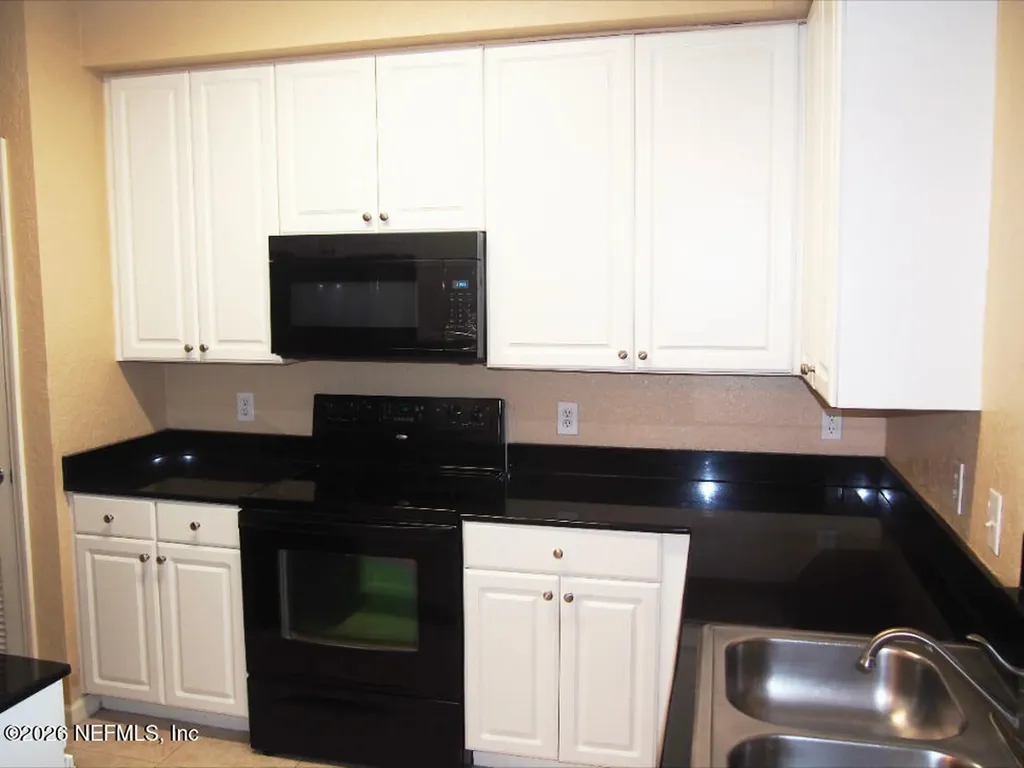 8539 Gate Parkway W Jacksonville FL 32216