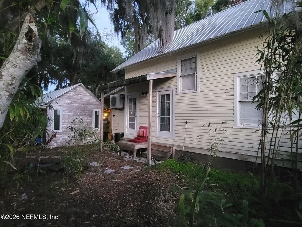 216 N Summit Street Crescent City FL 32112