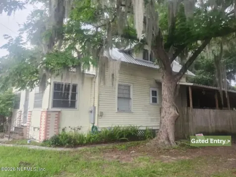 216 N Summit Street Crescent City FL 32112