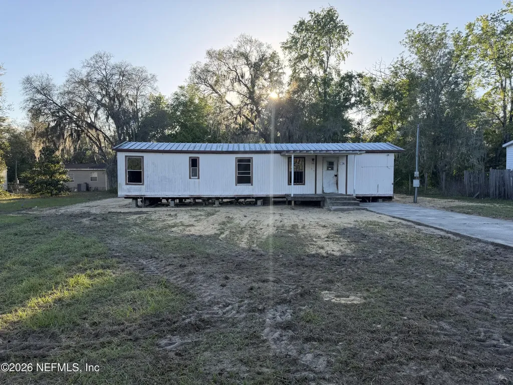 235 Oakcrest Drive Interlachen FL 32148