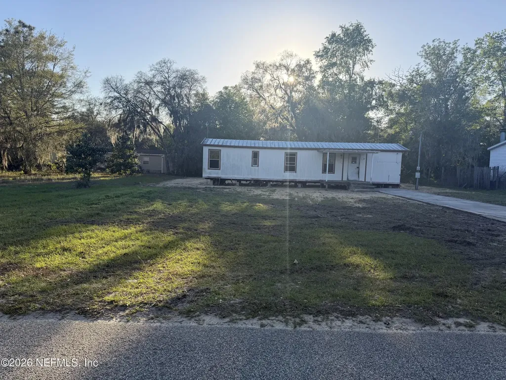 235 Oakcrest Drive Interlachen FL 32148