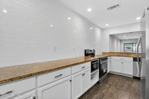 7701 Baymeadows Circle W Jacksonville FL 32256