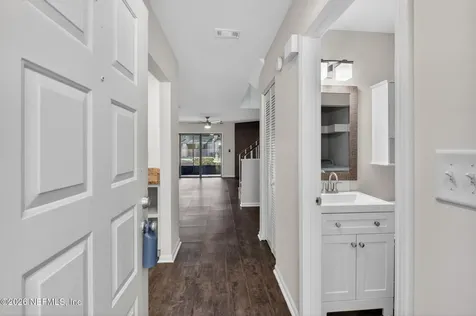 7701 Baymeadows Circle W Jacksonville FL 32256