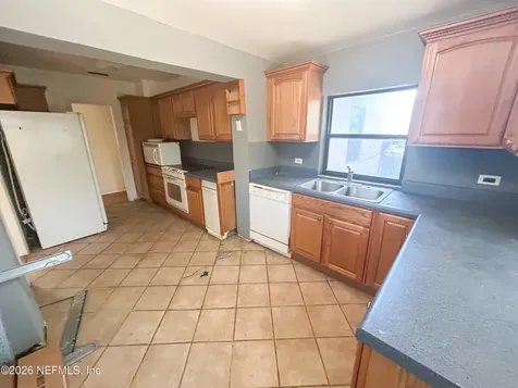 4242 Pinewood Avenue Jacksonville FL 32207