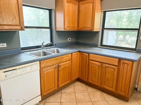 4242 Pinewood Avenue Jacksonville FL 32207