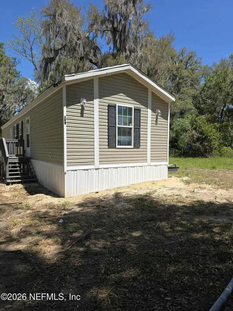106 W Manitoba Street Florahome FL 32140