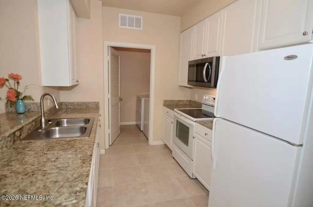 8539 Gate Parkway W Jacksonville FL 32216
