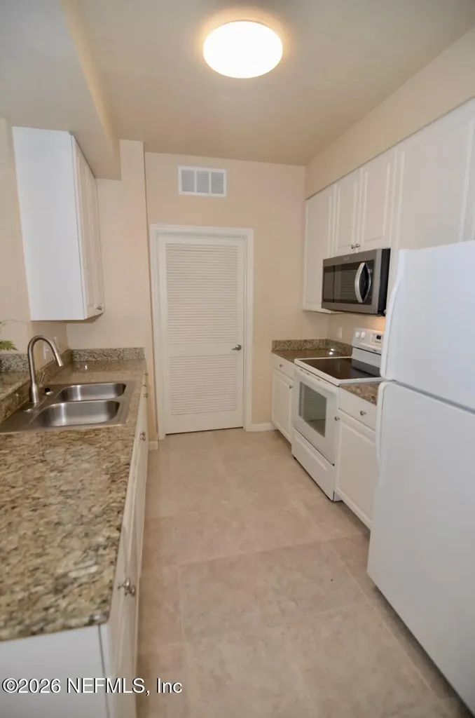 8539 Gate Parkway W Jacksonville FL 32216