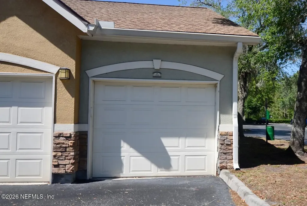 8539 Gate Parkway W Jacksonville FL 32216