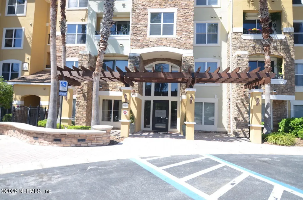 8539 Gate Parkway W Jacksonville FL 32216