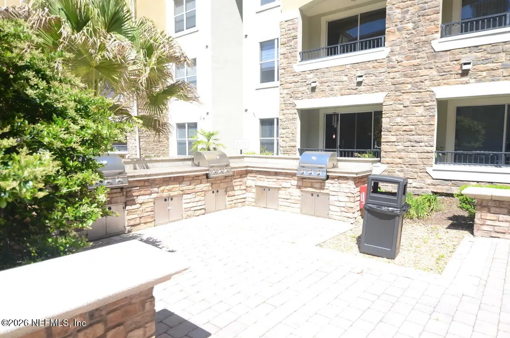 8539 Gate Parkway W Jacksonville FL 32216