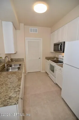 8539 Gate Parkway W Jacksonville FL 32216