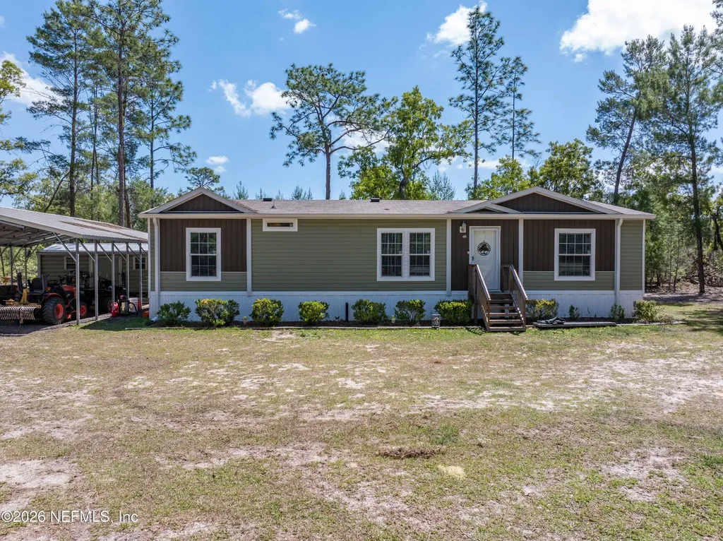 221 Magnolia Road Hawthorne FL 32640