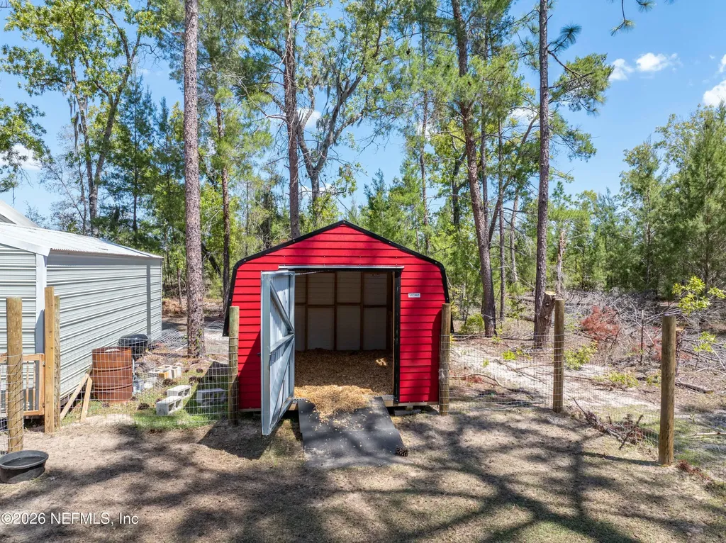 221 Magnolia Road Hawthorne FL 32640