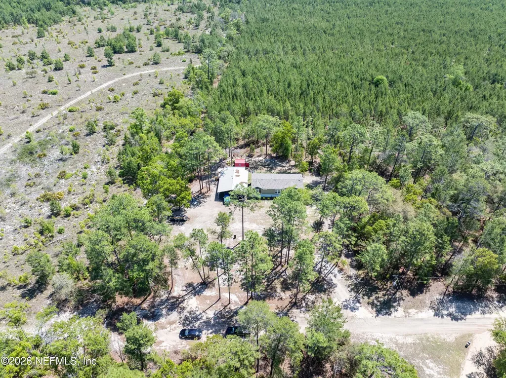 221 Magnolia Road Hawthorne FL 32640