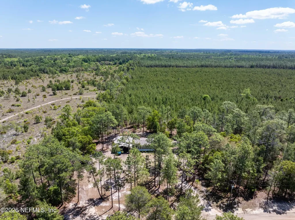 221 Magnolia Road Hawthorne FL 32640