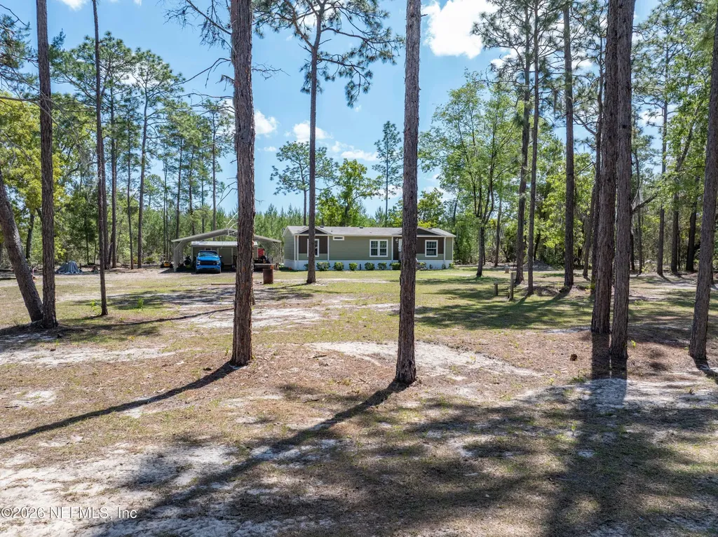 221 Magnolia Road Hawthorne FL 32640