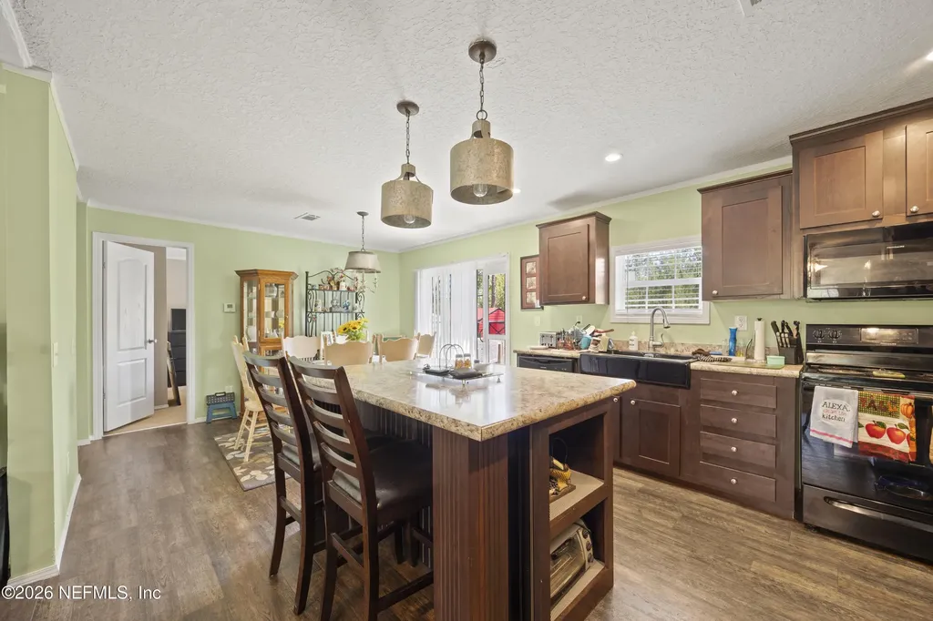 221 Magnolia Road Hawthorne FL 32640