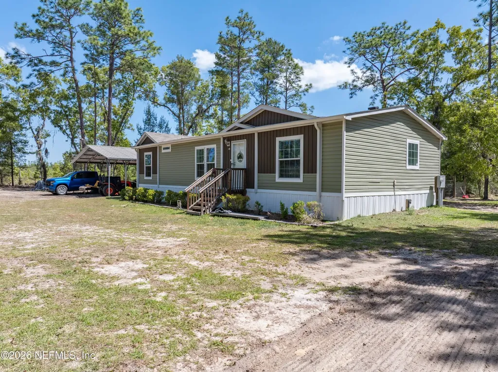 221 Magnolia Road Hawthorne FL 32640