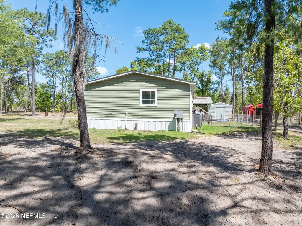 221 Magnolia Road Hawthorne FL 32640