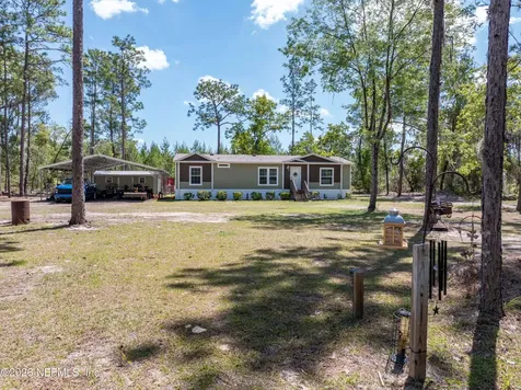 221 Magnolia Road Hawthorne FL 32640