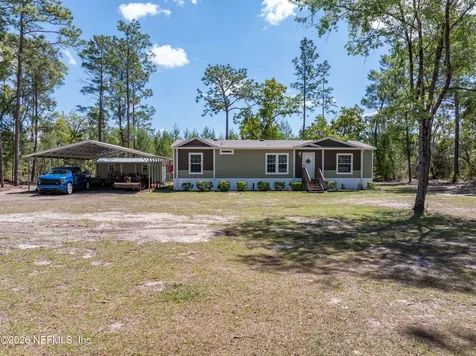 221 Magnolia Road Hawthorne FL 32640