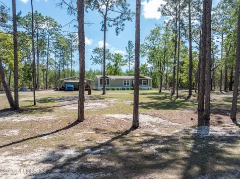 221 Magnolia Road Hawthorne FL 32640