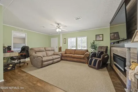 221 Magnolia Road Hawthorne FL 32640