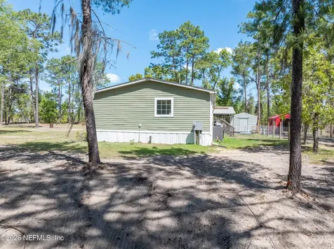 221 Magnolia Road Hawthorne FL 32640