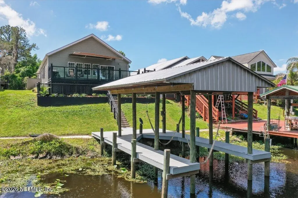292 Maxwell Drive Welaka FL 32193