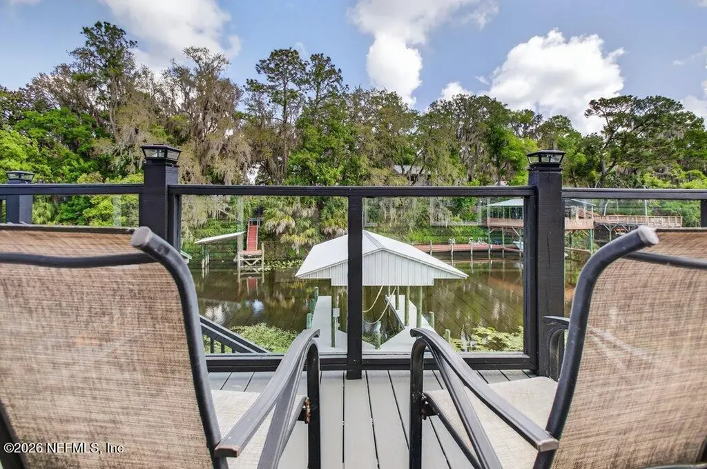 292 Maxwell Drive Welaka FL 32193