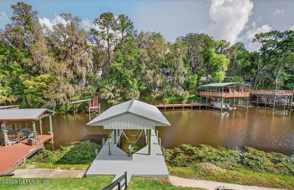 292 Maxwell Drive Welaka FL 32193