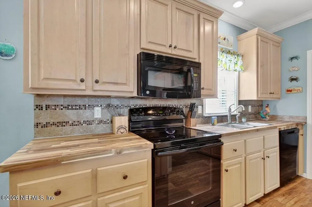 292 Maxwell Drive Welaka FL 32193