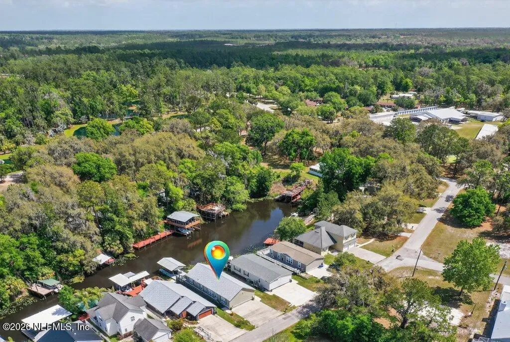 292 Maxwell Drive Welaka FL 32193