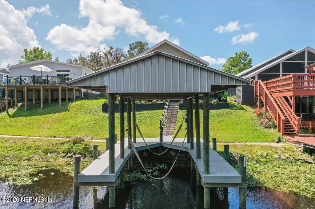 292 Maxwell Drive Welaka FL 32193