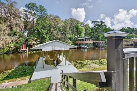 292 Maxwell Drive Welaka FL 32193