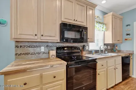 292 Maxwell Drive Welaka FL 32193