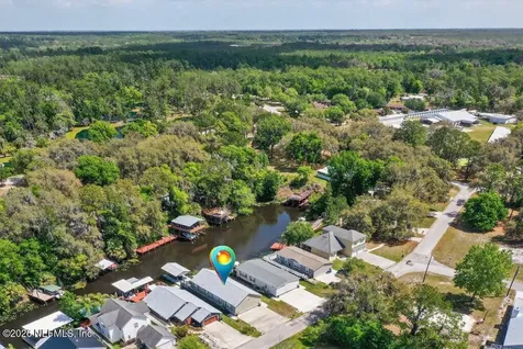 292 Maxwell Drive Welaka FL 32193