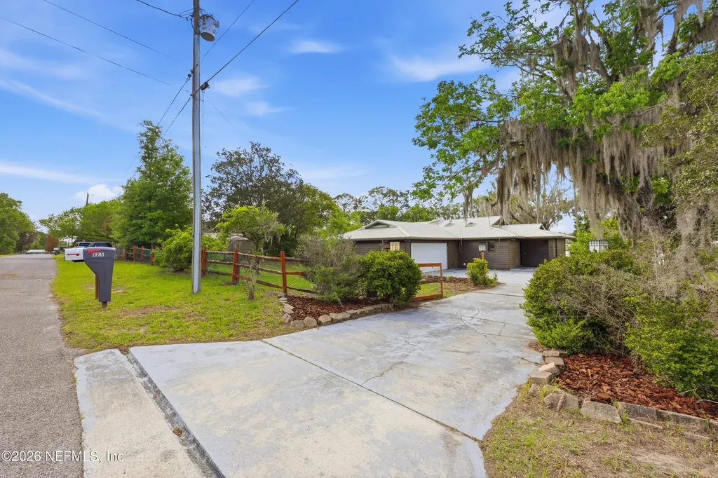 125 Twin Lake Grove Drive Interlachen FL 32148