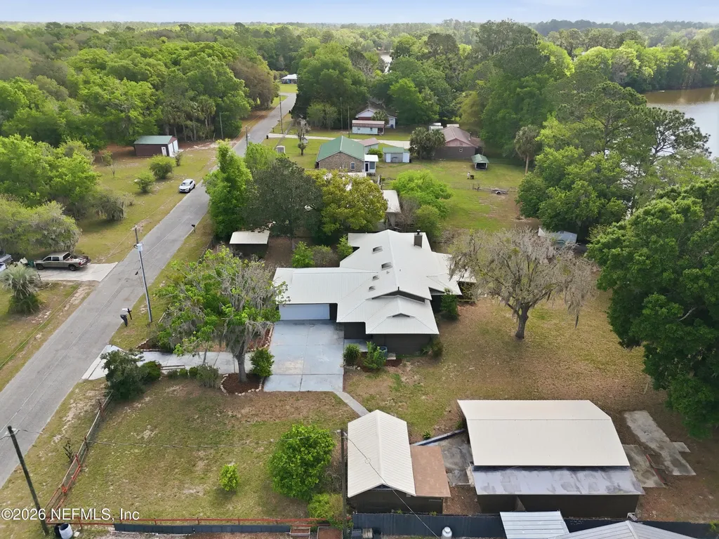 125 Twin Lake Grove Drive Interlachen FL 32148