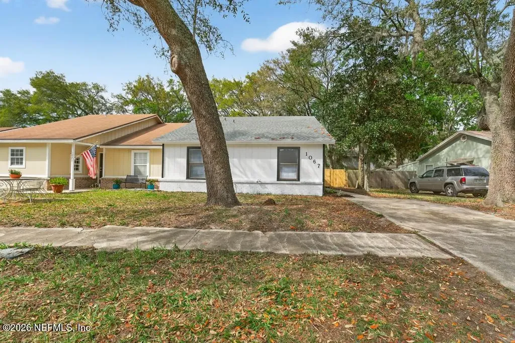1067 Willow Cove Court W Jacksonville FL 32233