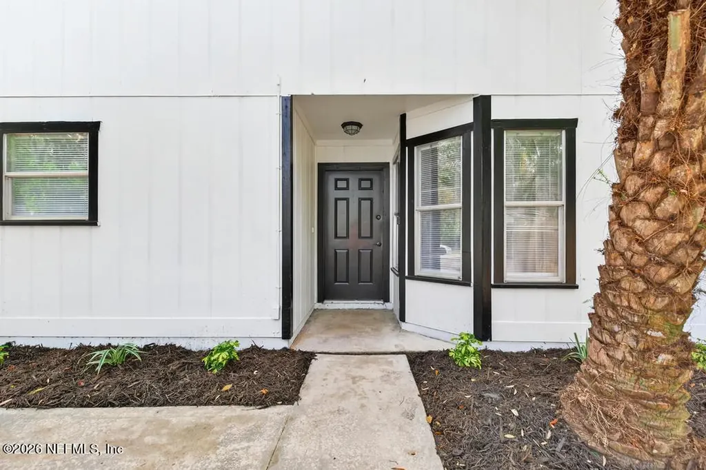 1067 Willow Cove Court W Jacksonville FL 32233