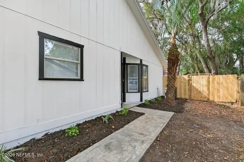1067 Willow Cove Court W Jacksonville FL 32233