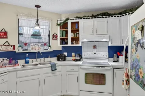 8111 Cayuga Trail N Jacksonville FL 32244