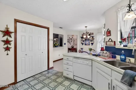 8111 Cayuga Trail N Jacksonville FL 32244